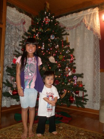 Kasen and Karis with the big tree